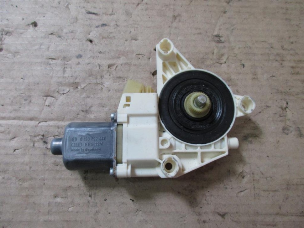 Моторчик стеклоподъемника MERCEDES-BENZ C-класс W204/S204 (2006 - 2011) фото 1 — Разборка Мерседес