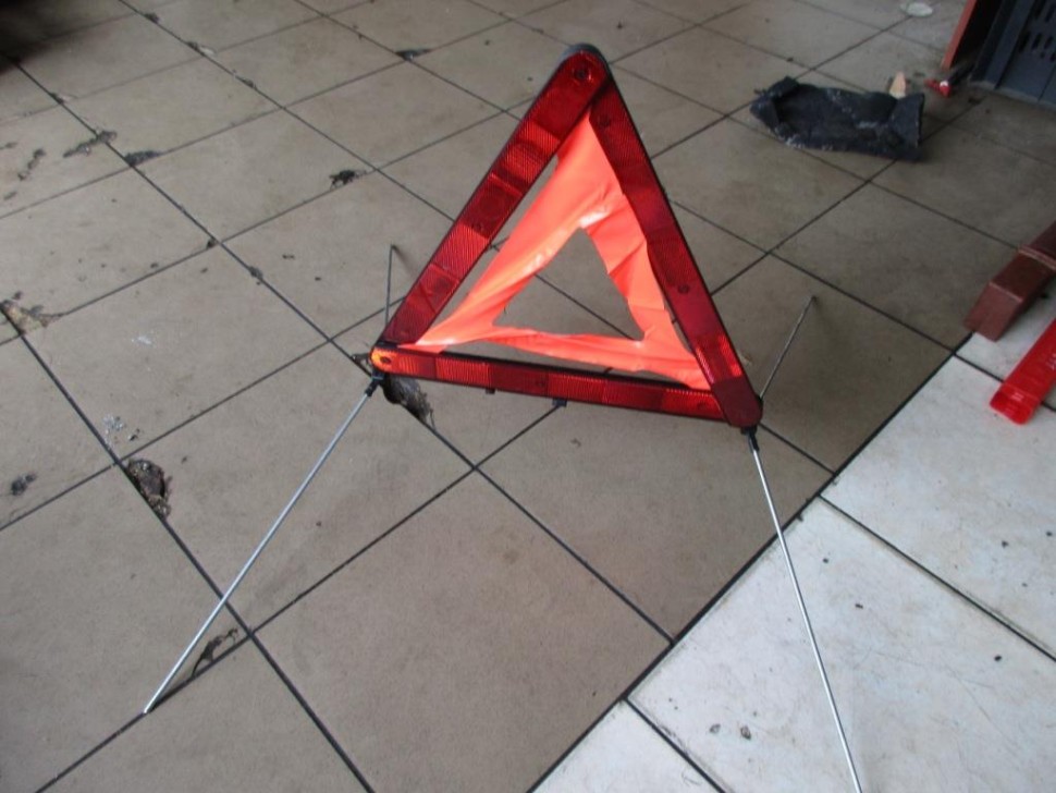 Знак аварийной остановки MERCEDES-BENZ E-класс W211/S211 (2002 - 2006) фото 1 — Разборка Мерседес