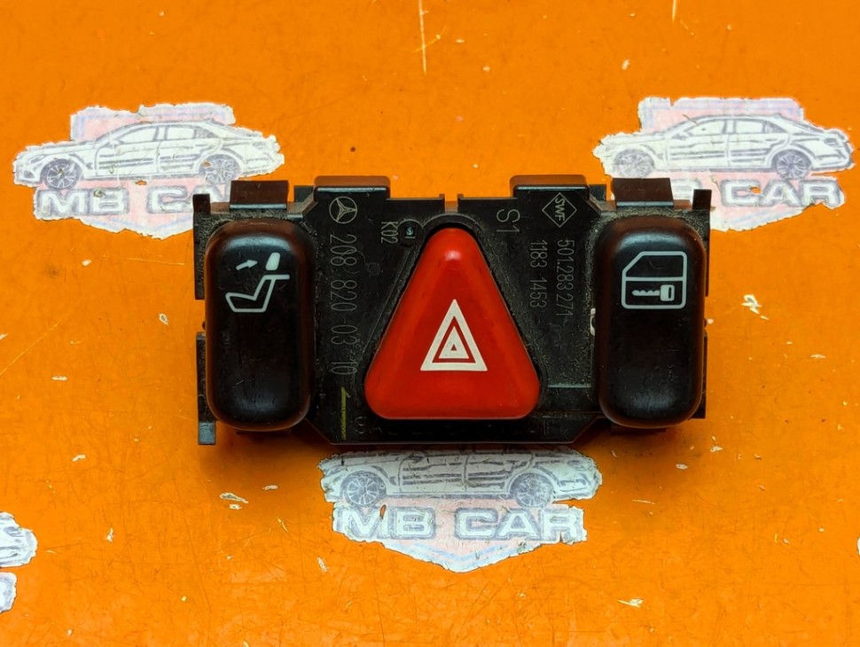 Кнопка аварийной сигнализации MERCEDES-BENZ C-класс W202/S202 рестайлинг (1997 - 2001) фото 1 — Разборка Мерседес
