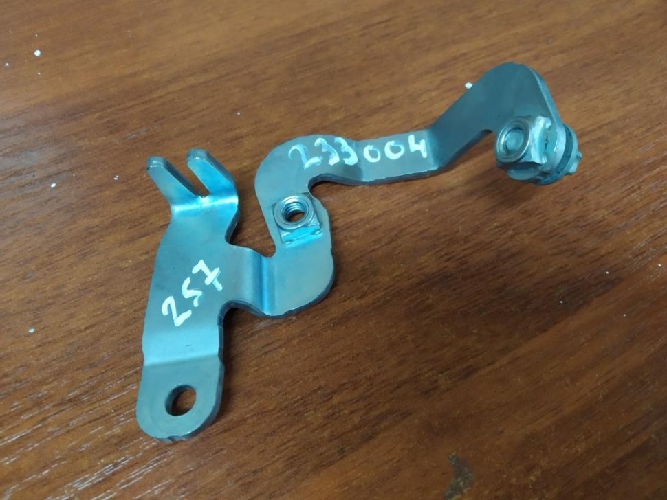 Кронштейн MERCEDES-BENZ CLS-класс C257 (2017 - 2021) фото 1 — Разборка Мерседес