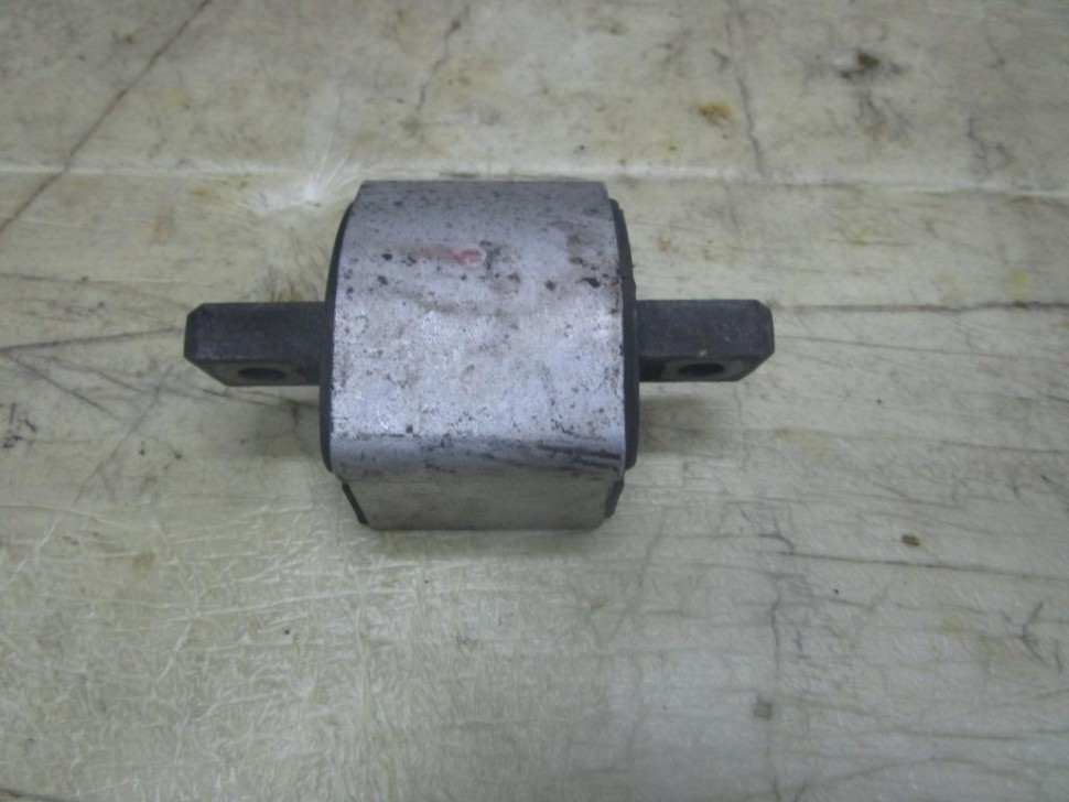 Опора КПП MERCEDES-BENZ CLS-класс C218/X218 рестайлинг (2014 - 2017) фото 1 — Разборка Мерседес