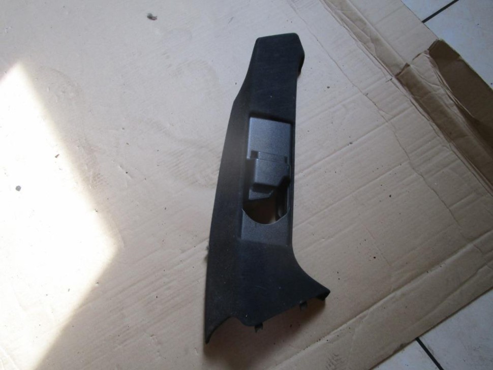 Накладка задней стойки MERCEDES-BENZ E-класс W210/S210 (1995 - 1999) фото 1 — Разборка Мерседес