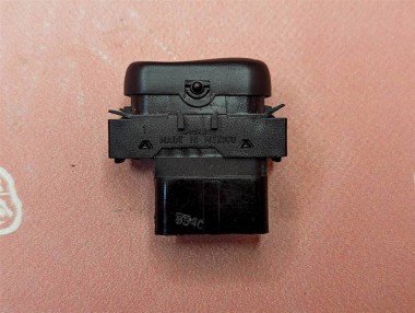 Кнопка обогрева сидений MERCEDES-BENZ M-класс W163 (1997 - 2001) — Разборка Мерседес