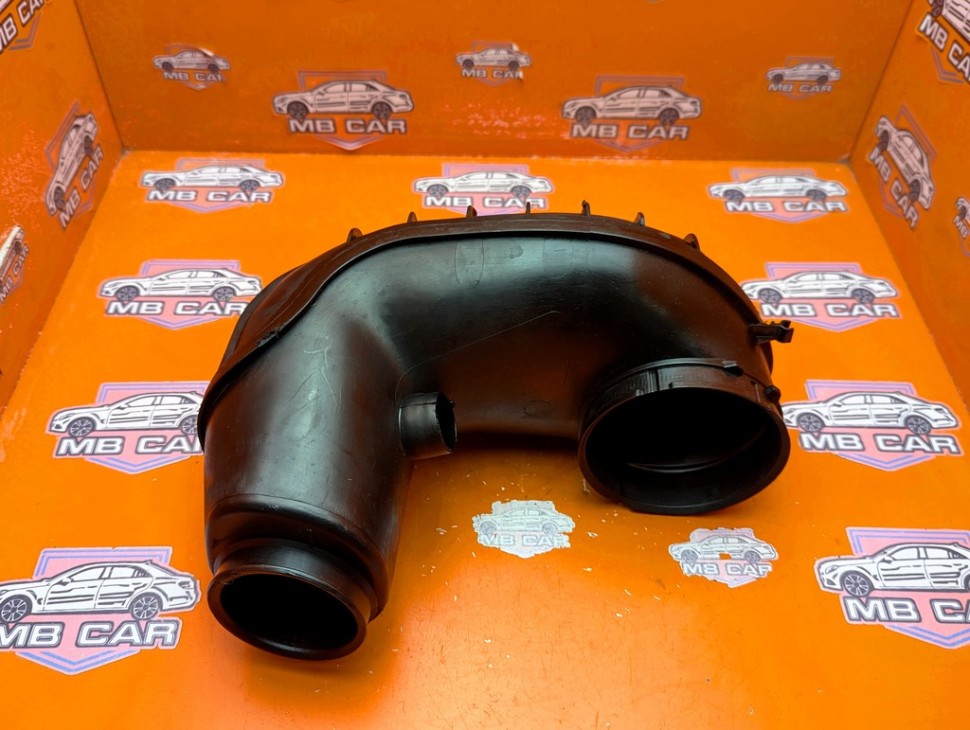 Патрубок воздушный MERCEDES-BENZ C-класс W204/S204 (2006 - 2011) фото 1 &mdash; Разборка Мерседес