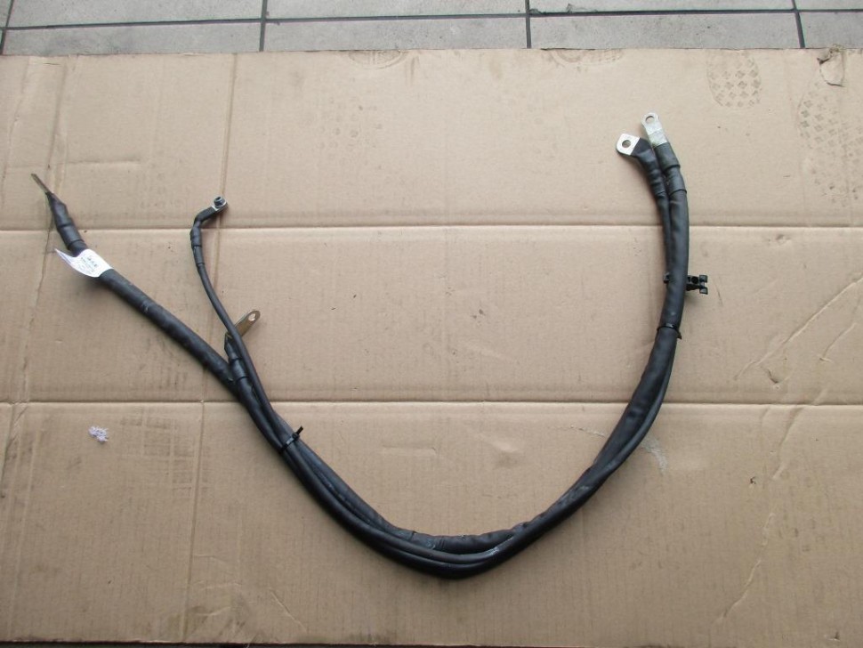 Провод плюсовой MERCEDES-BENZ C-класс W205/S205/C205/A205 (2014 - 2018) фото 1 — Разборка Мерседес