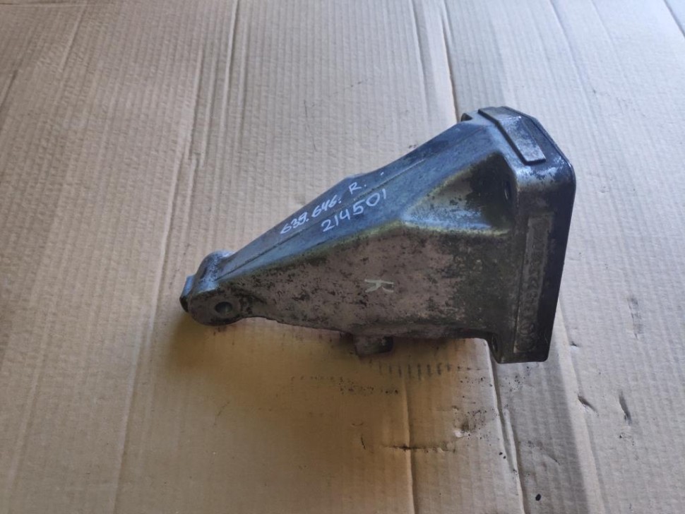 Лапа правая MERCEDES-BENZ Vito W639 (2003 - 2010) фото 1 — Разборка Мерседес