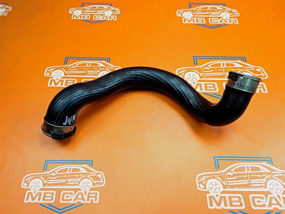Патрубок интеркулера MERCEDES-BENZ C-класс W204/S204 (2006 - 2011) фото 1 — Разборка Мерседес