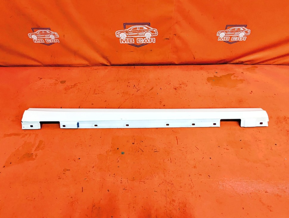 Порог пластиковый правый MERCEDES-BENZ C-класс W204/S204 (2006 - 2011) фото 1 — Разборка Мерседес