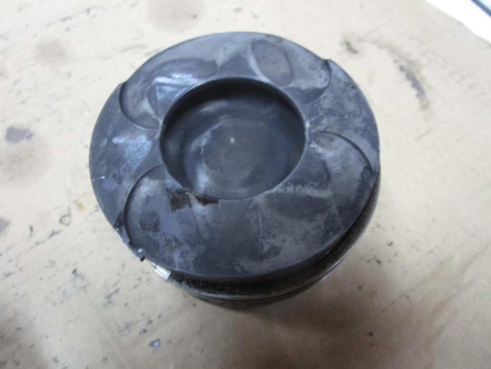 Поршень дизель MERCEDES-BENZ E-класс W210/S210 (1995 - 1999) фото 1 — Разборка Мерседес