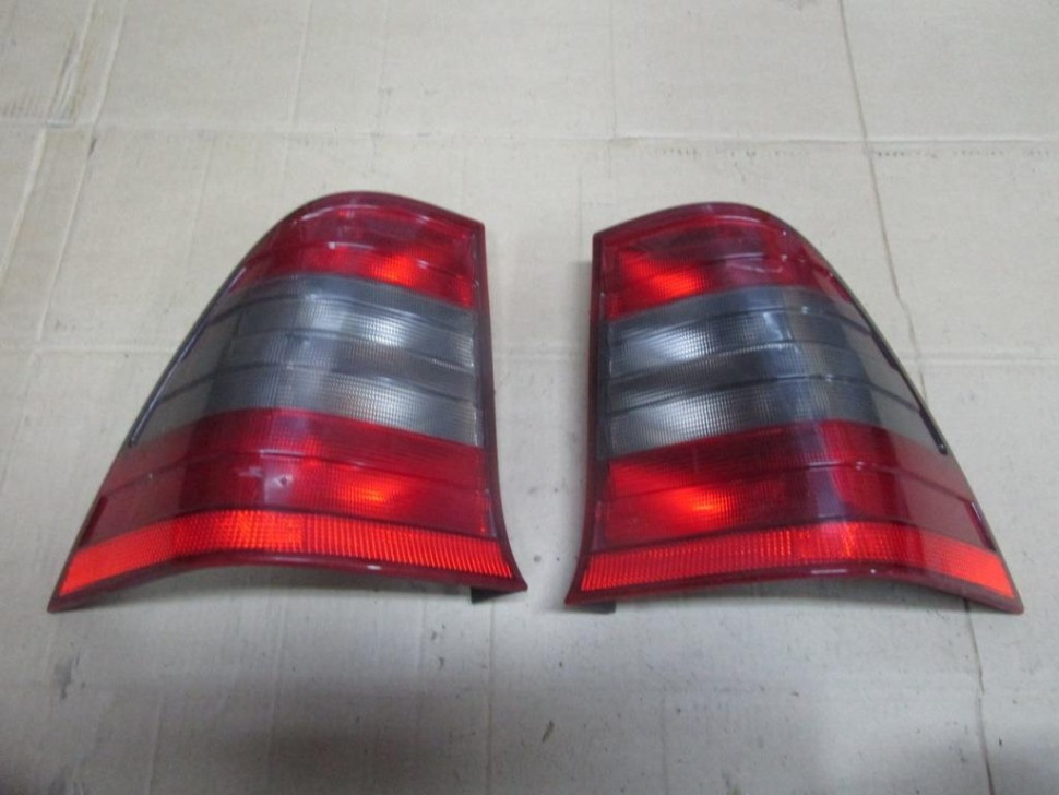 Фонарь задний правый MERCEDES-BENZ C-класс W202/S202 (1993 - 1997) фото 1 — Разборка Мерседес