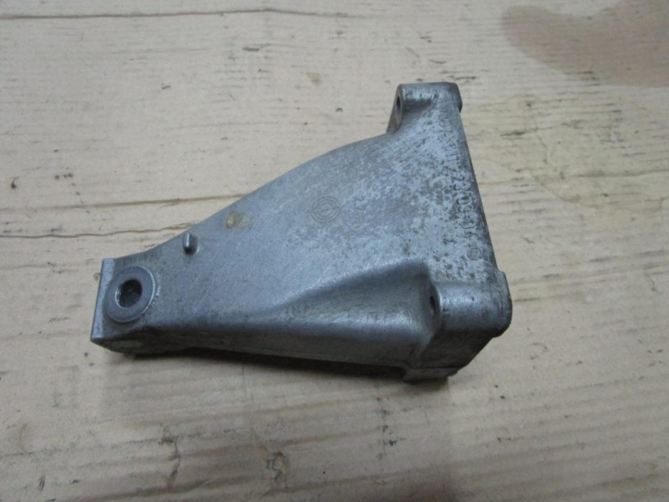 Лапа правая MERCEDES-BENZ Sprinter W901-905 (1995 - 2006) фото 1 — Разборка Мерседес