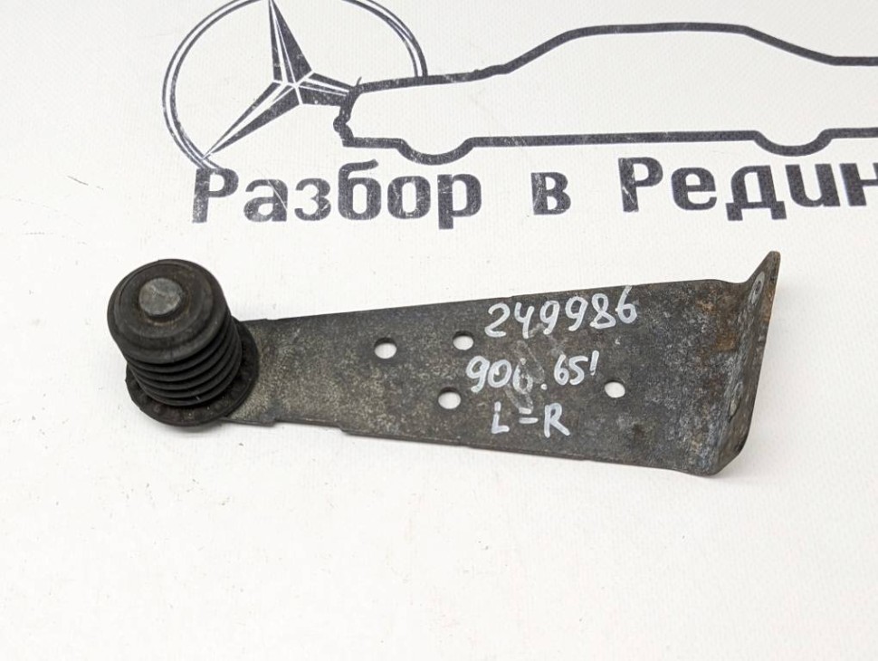 Кронштейн корпуса воздушного фильтра MERCEDES-BENZ Sprinter W906 (2006 - 2019) фото 1 — Разборка Мерседес