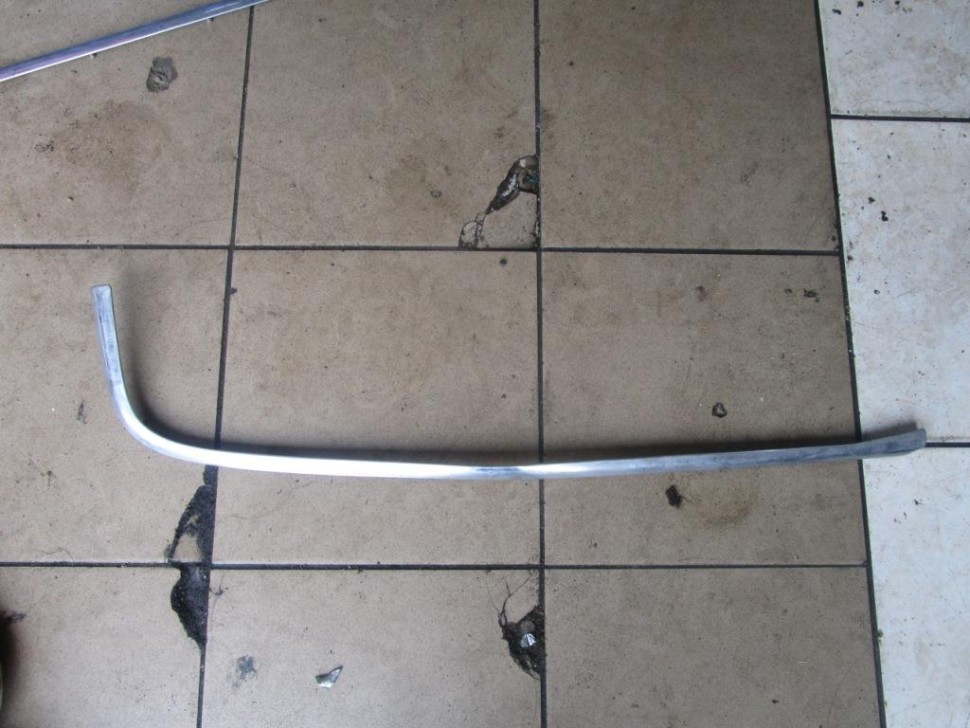 Молдинг бампера MERCEDES-BENZ E-класс W124/S124/C124/A124 (1984 - 1997) фото 1 — Разборка Мерседес