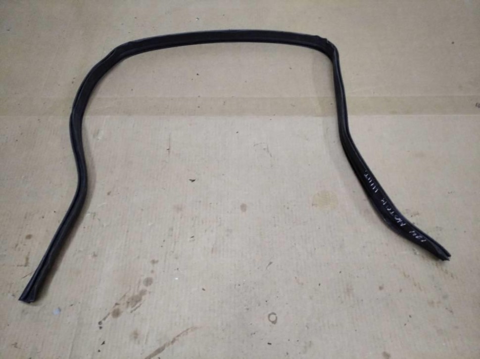 Уплотнитель моторного отсека MERCEDES-BENZ W124 W124/S124/C124/A124 (1984 - 1993) фото 1 — Разборка Мерседес