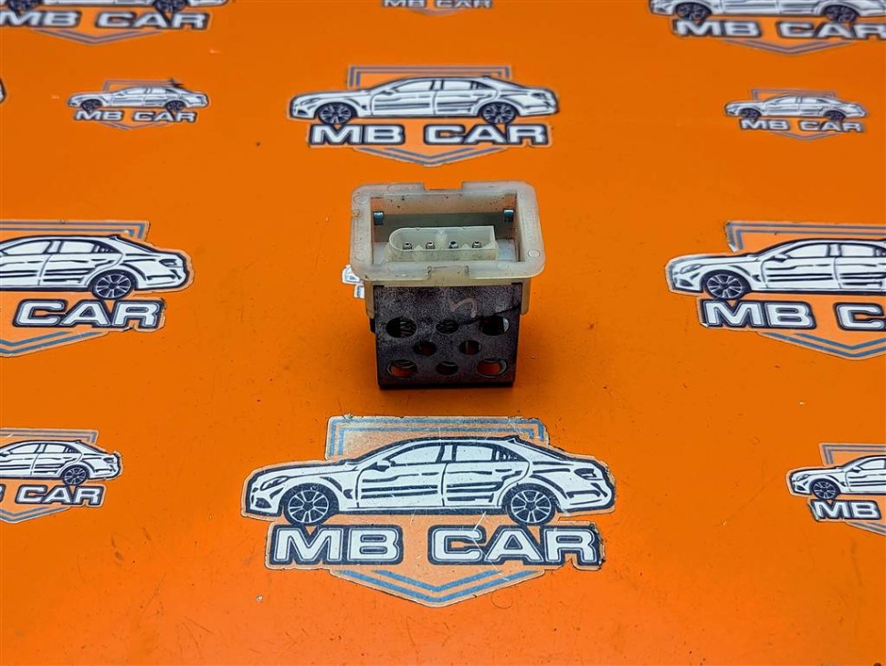 Реле моторчика печки MERCEDES-BENZ A-класс W168 (1997 - 2001) фото 1 — Разборка Мерседес