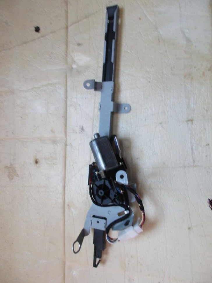 Подаватель ремня MERCEDES-BENZ CLK-класс C209/W209 (2002 - 2005) фото 1 — Разборка Мерседес