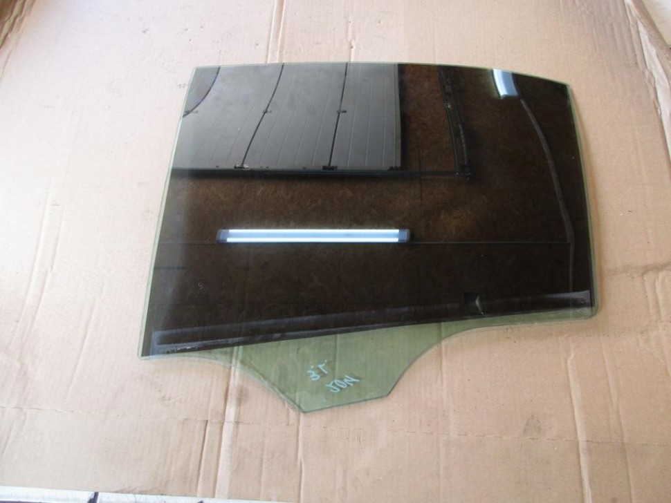 Стекло заднее левое MERCEDES-BENZ C-класс AMG W204/S204/С204 рестайлинг (2011 - 2015) фото 1 — Разборка Мерседес