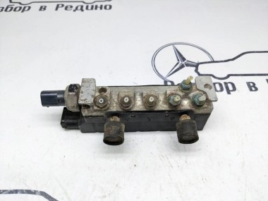 Блок клапанов пневмоподвески MERCEDES-BENZ S-класс W220 рестайлинг (2002 - 2005) — Разборка Мерседес