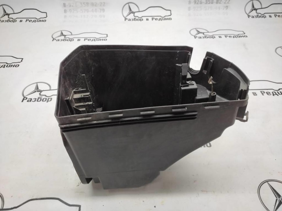 Корпус блока предохранителей MERCEDES-BENZ S-класс W220 (1998 - 2005) фото 1 — Разборка Мерседес