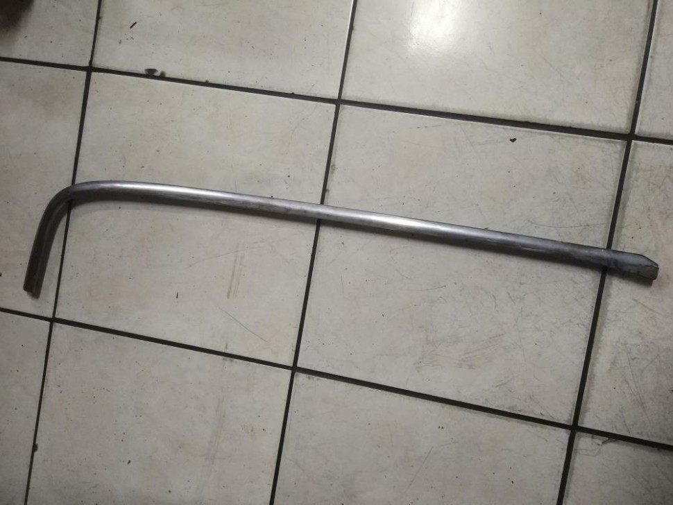 Хром заднего бампера MERCEDES-BENZ W124 W124/S124/C124/A124 (1984 - 1993) фото 1 — Разборка Мерседес