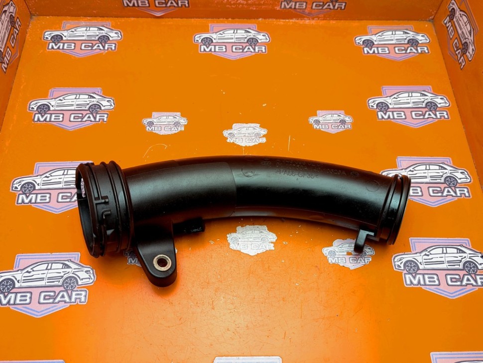 Патрубок интеркулера MERCEDES-BENZ C-класс W204/S204 (2006 - 2011) фото 1 &mdash; Разборка Мерседес