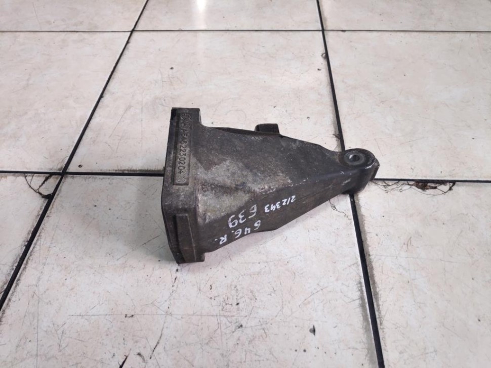 Лапа правая MERCEDES-BENZ Vito W639 (2003 - 2010) фото 1 — Разборка Мерседес