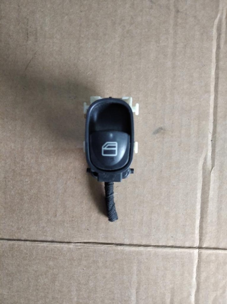 Кнопка стеклоподъемников MERCEDES-BENZ C-класс W203/S203/CL203 (2000 - 2004) фото 1 — Разборка Мерседес