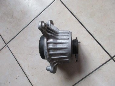 Опора двигателя MERCEDES-BENZ C-класс W205/S205/C205/A205 (2014 - 2018) — Разборка Мерседес