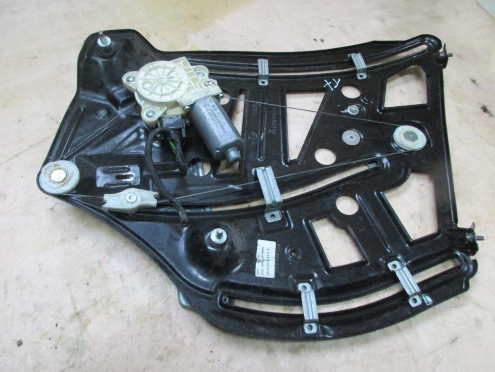 Стеклоподъемник задний правый MERCEDES-BENZ CL-класс AMG C216 рестайлинг (2010 - 2014) фото 1 — Разборка Мерседес