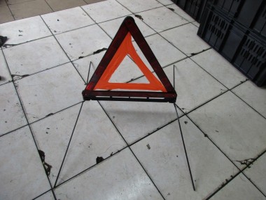 Знак аварийной остановки MERCEDES-BENZ E-класс W211/S211 (2002 - 2006) — Разборка Мерседес