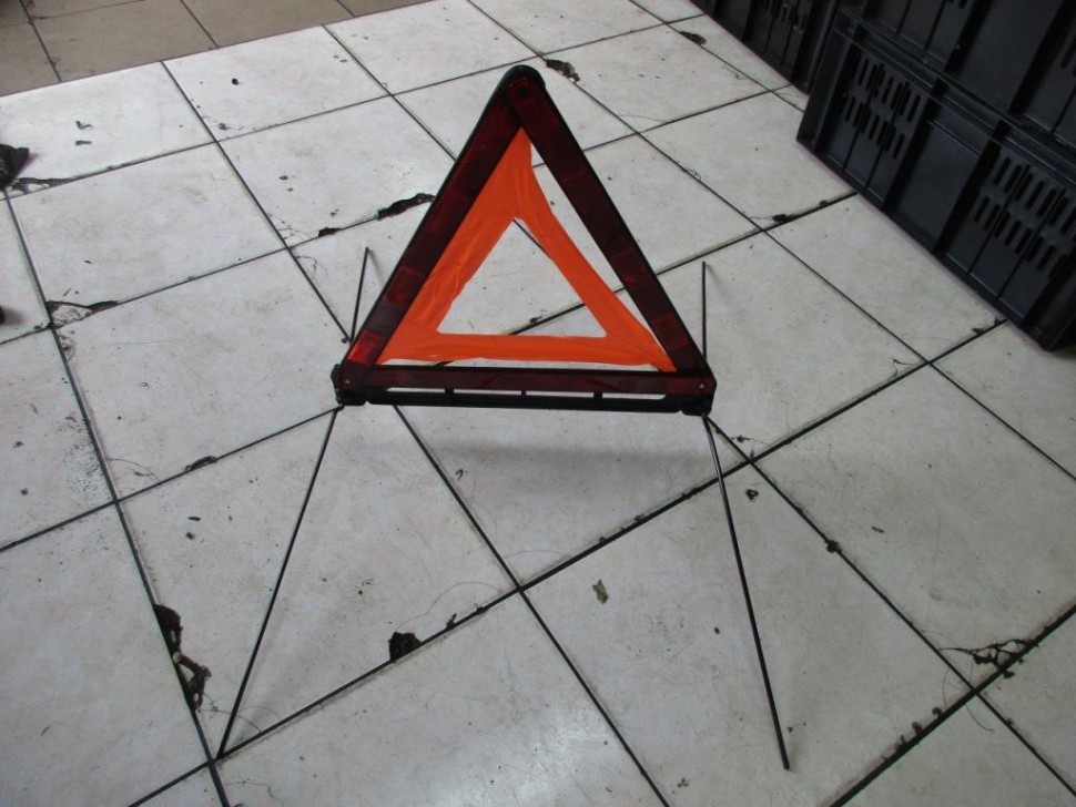 Знак аварийной остановки MERCEDES-BENZ E-класс W211/S211 (2002 - 2006) фото 1 — Разборка Мерседес