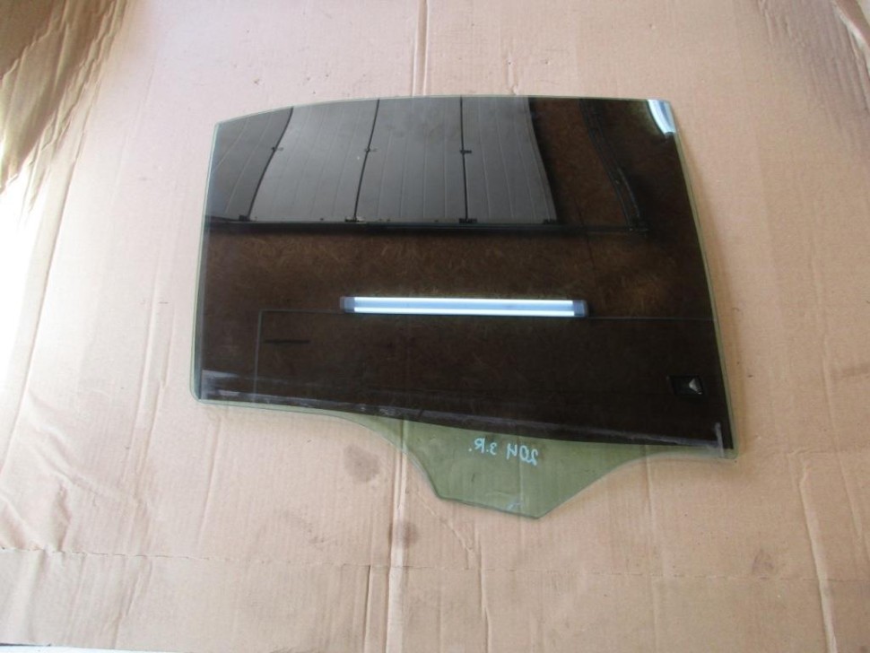 Стекло заднее правое MERCEDES-BENZ C-класс AMG W204/S204/С204 рестайлинг (2011 - 2015) фото 1 — Разборка Мерседес