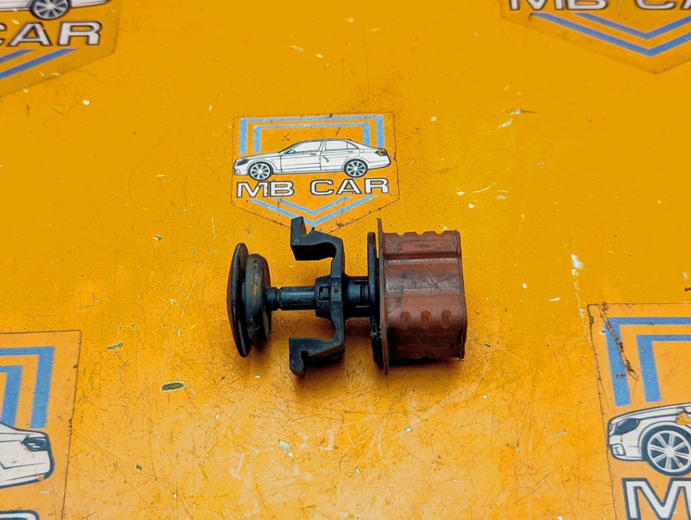 Опора радиатора MERCEDES-BENZ E-класс W211/S211 (2002 - 2006) фото 1 &mdash; Разборка Мерседес