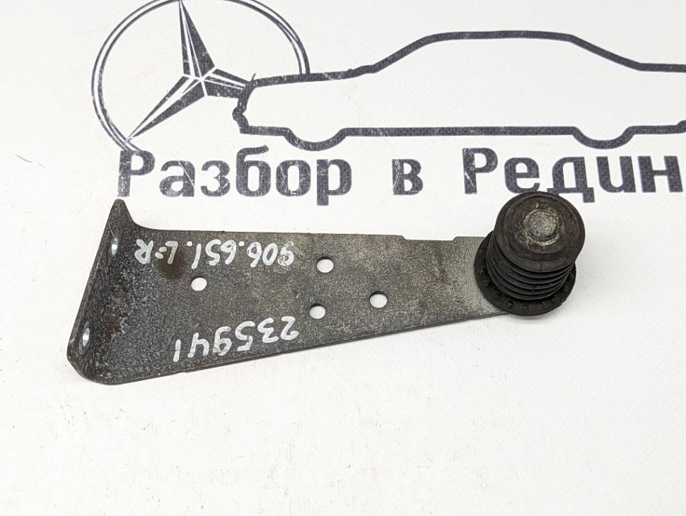 Кронштейн корпуса воздушного фильтра MERCEDES-BENZ Sprinter W906 (2006 - 2019) фото 1 — Разборка Мерседес