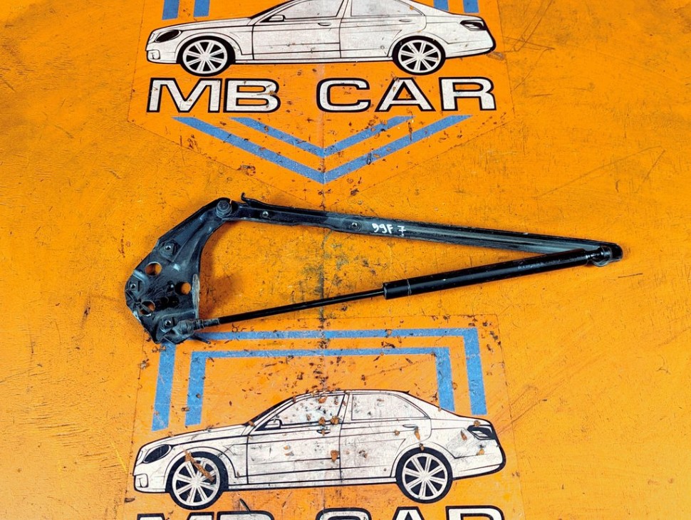 Петля капота MERCEDES-BENZ E-класс W210/S210 рестайлинг (1999 - 2003) E 200 2.0 MT (163 л.с.) фото 1 &mdash; Разборка Мерседес
