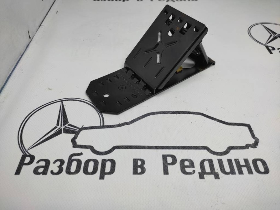 Противооткатный упор MERCEDES-BENZ R-класс W251 (2005 - 2007) фото 1 — Разборка Мерседес