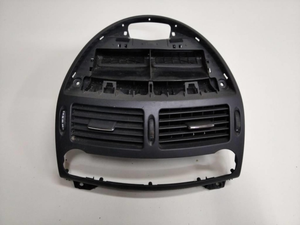 Воздуховод центральный MERCEDES-BENZ E-класс W211/S211 (2002 - 2006) фото 1 &mdash; Разборка Мерседес