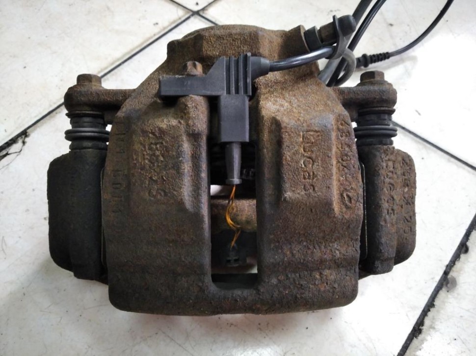 Суппорт передний правый MERCEDES-BENZ C-класс W203/S203/CL203 (2000 - 2004) фото 1 — Разборка Мерседес