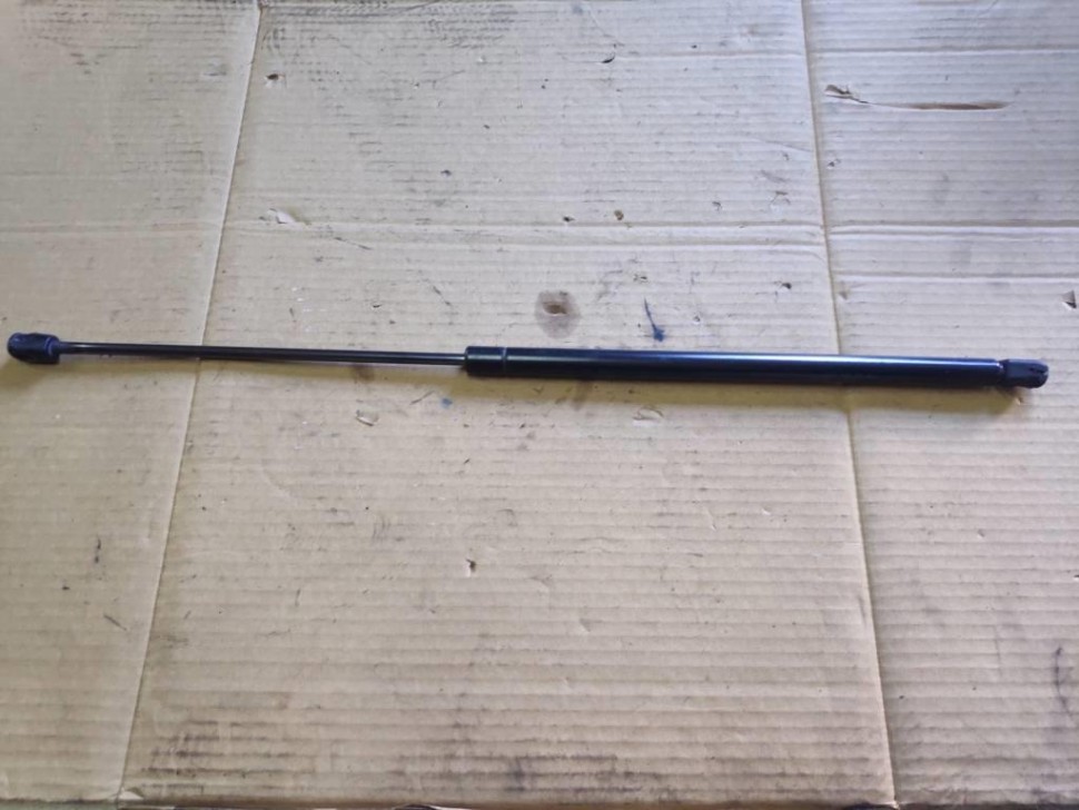 Амортизатор крышки багажника MERCEDES-BENZ M-класс AMG W163 (2000 - 2001) фото 1 — Разборка Мерседес