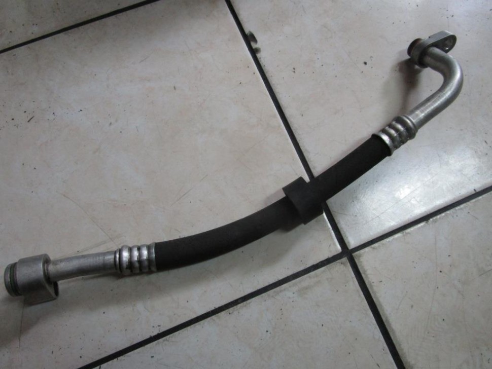 Трубка кондиционера MERCEDES-BENZ R-класс W251 (2005 - 2007) фото 1 — Разборка Мерседес