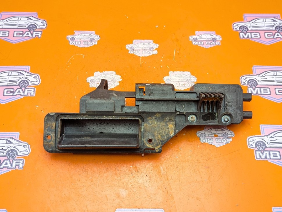 Ручка открытия багажника MERCEDES-BENZ M-класс W163 (1997 - 2001) фото 1 &mdash; Разборка Мерседес