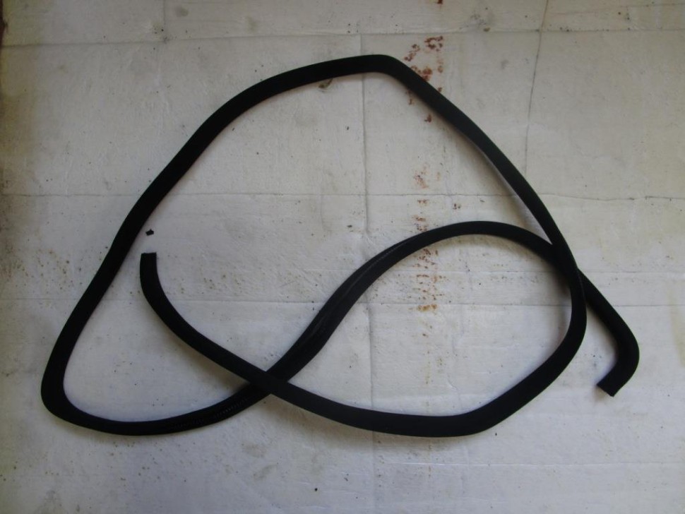 Уплотнитель дверного проема ( на кузове ) MERCEDES-BENZ E-класс W124/S124/C124/A124 (1984 - 1997) фото 1 — Разборка Мерседес