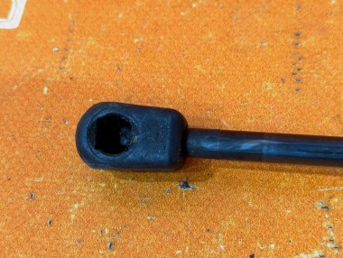 Амортизатор капота MERCEDES-BENZ C-класс W204/S204 (2006 - 2011) — Разборка Мерседес