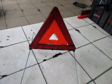 Знак аварийной остановки MERCEDES-BENZ — Разборка Мерседес