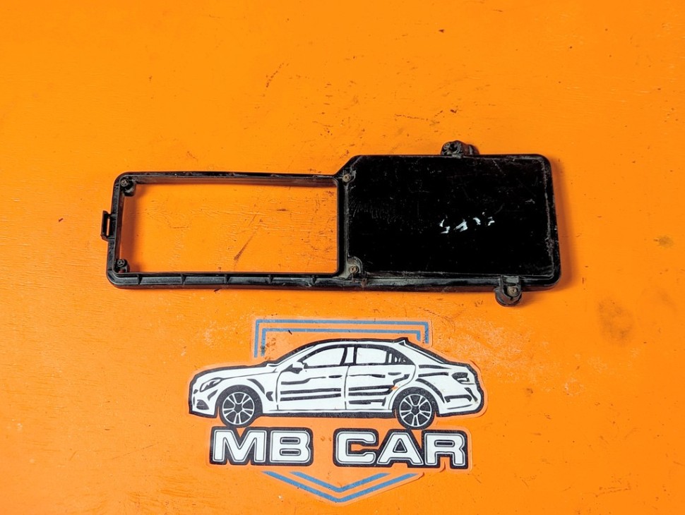 Крышка блока предохранителей MERCEDES-BENZ C-класс W202/S202 (1993 - 1997) фото 1 &mdash; Разборка Мерседес