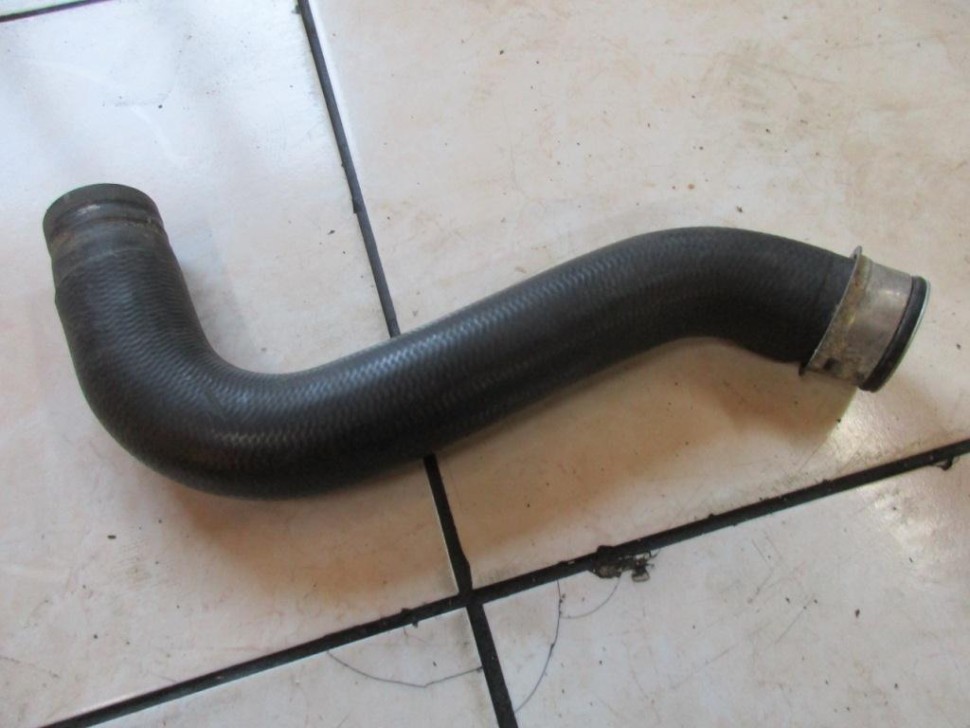 Патрубок радиатора MERCEDES-BENZ Sprinter W906 (2006 - 2019) фото 1 — Разборка Мерседес