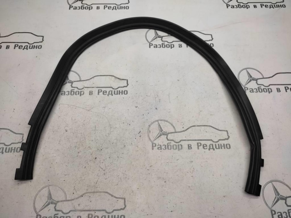 Уплотнитель моторного отсека MERCEDES-BENZ S-класс W220 (1998 - 2005) фото 1 — Разборка Мерседес