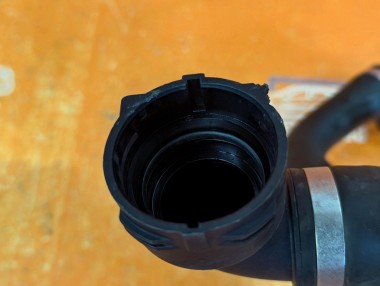 Патрубок радиатора MERCEDES-BENZ E-класс W213/S213/C238/A238 (2016 - 2021) — Разборка Мерседес