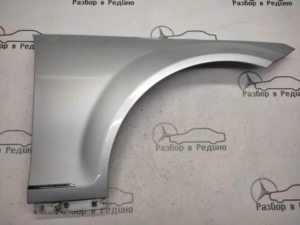 Крыло переднее правое MERCEDES-BENZ C-класс W204/S204/С204 рестайлинг (2011 - 2015) фото 1 — Разборка Мерседес