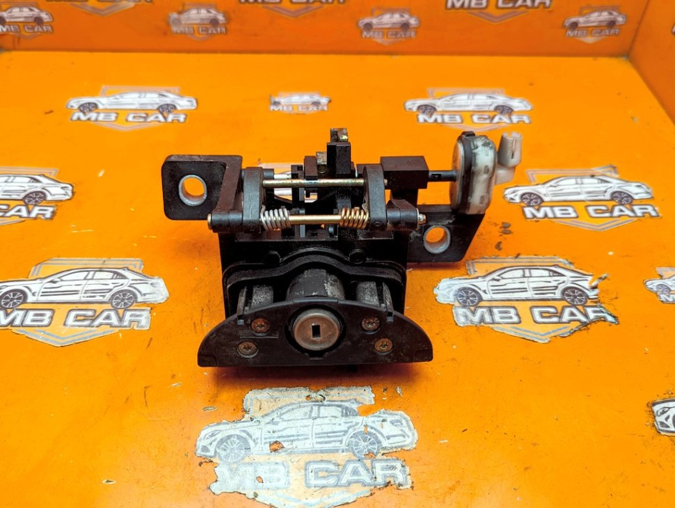 Ручка открытия багажника MERCEDES-BENZ A-класс W168 рестайлинг (2001 - 2004) A 170 1.7 AT (95 л.с.) фото 1 &mdash; Разборка Мерседес